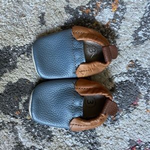 Heyfolks baby shoes size 3. Light brown and blue.